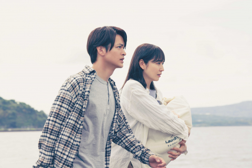 《鬼娃娃》瀨戶康史、長澤雅美片中是夫妻。（圖／華映娛樂）