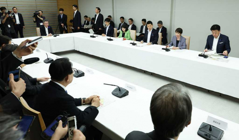 熊本7.1強震後災情持續擴大，日本政府召開「非常災害對策本部」會議，高市早苗親自坐鎮指揮。