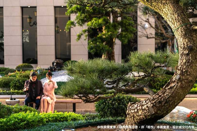 珍稀樹種搭配大尺度庭園,「中悦栢悦」中庭戶坐擁難得的自然景觀與微風。(圖片提供/中悦栢悦)