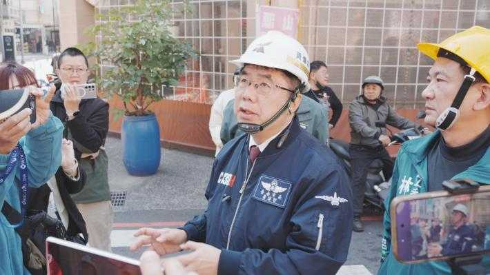 臺南市長黃偉哲中午親赴現場了解情形。（圖／台南市政府提供）