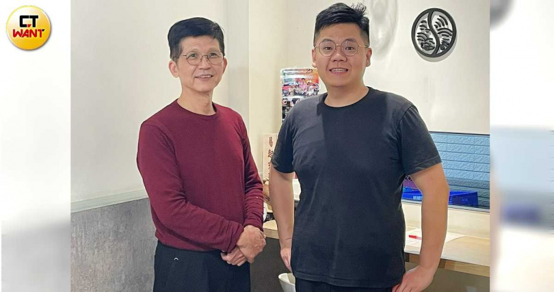 「牛易館」執行董事許勝雄（左）與其子（右）、妻子等家人開設全台灣唯一的葷素牛肉麵店。（圖／林則澄攝）