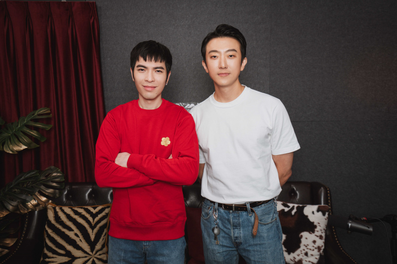 懷秋(右)與蕭敬騰因打籃球結為好友。(圖/犢影制作、有意思國際傳播提供)