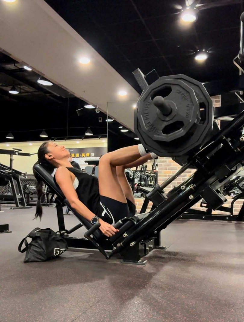 王麗雅歷經7個月備賽,分享重訓是她最好的抗老保養方法。(圖/翻攝自王麗雅IG)