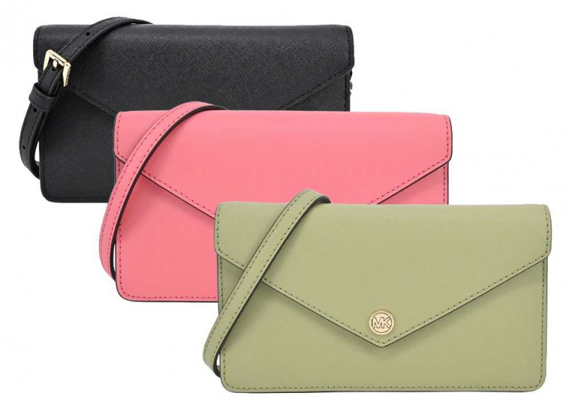 MICHAEL KORS防刮皮革斜背包下殺1.8折，特價3,980元（原價22,300元）。（圖片提供／麗寶）
