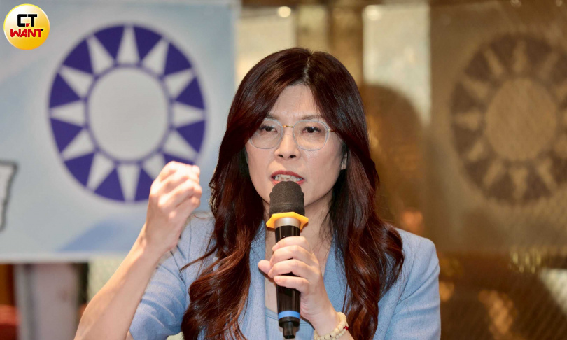 國民黨主席改選開票持續進行中，前立委鄭麗文穩定領先其餘5組候選人。（圖／黃威彬攝）