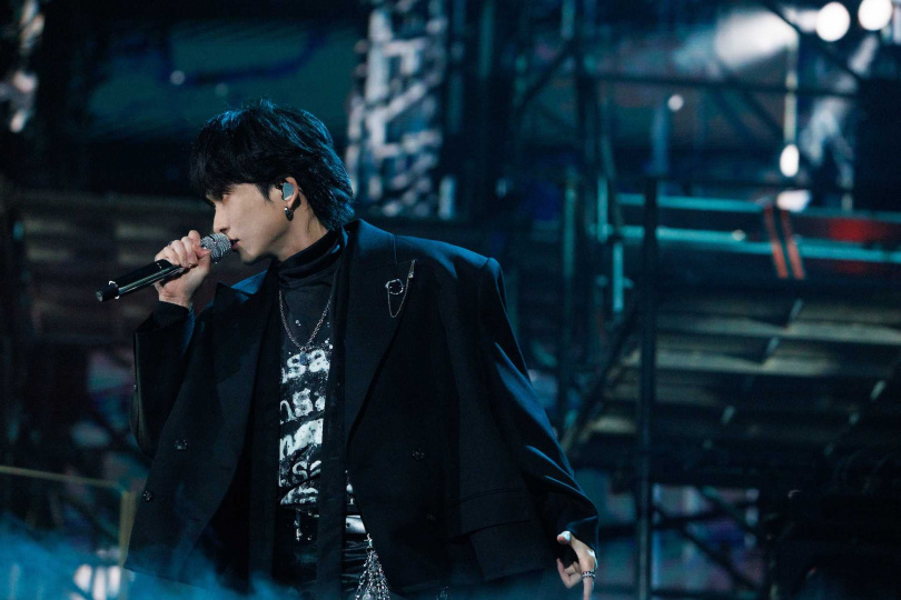 邱鋒澤14日在高雄舉辦《2026 邱鋒澤 Feng Ze Bend The Lines Concert》。（圖／寬宏藝術提供）