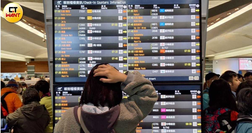 機票價格的提升讓不少每年固定都要出國旅遊的民眾產生焦慮感。（圖／林榮芳攝）