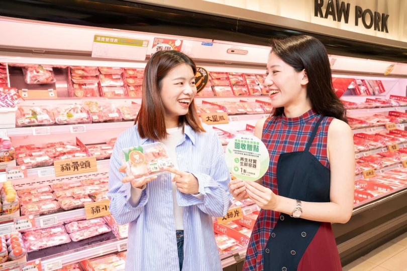 遠東SOGO忠孝館Fresh Mart創百貨第一、導入生鮮容器rPET托盤，以常態性回收贈點活動，攜手消費者共同實現循環經濟。（照片提供／遠東SOGO）