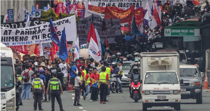 國情咨文發表前，馬尼拉接連發生爆炸及疑似爆裂物事件，警方動員逾2萬名警力加強維安。