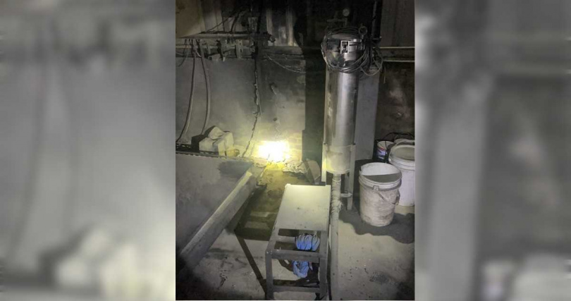 臺南永康中正北路上的「三新紡織」廠區內高壓變電箱突然發生事故起火。(圖/翻攝畫面)