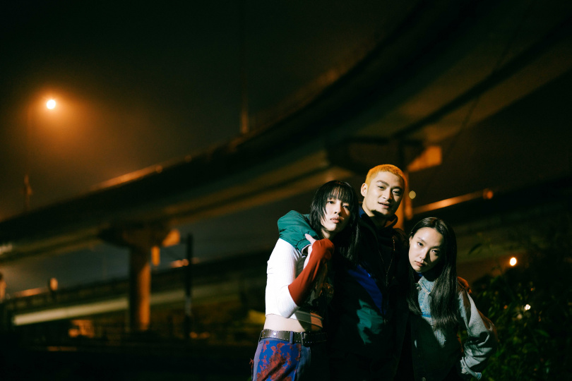 王渝萱(左起)、潘綱大與李雪在短片《台北過手無暝無日》就曾合作,再合作長片《一路狂奔》默契更上層樓。(圖/國拾影像文化有限公司提供)