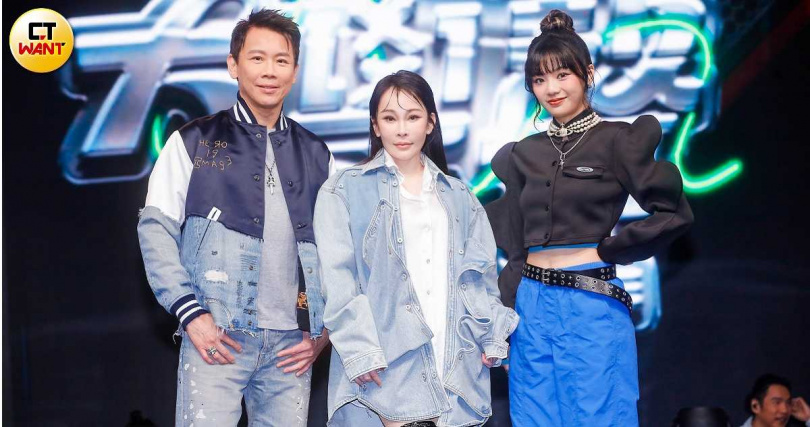 金曲歌王陶喆（左起）、温嵐，參加木木主持歌唱選秀節目《大學聲》錄影。（圖／趙文彬攝）