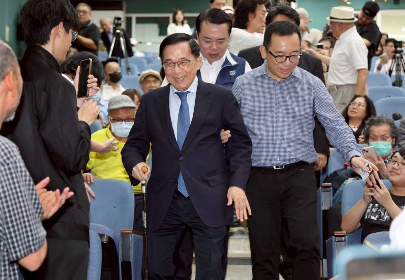 前總統陳水扁19日出席凱達格蘭學校舉行的「2025黃信介先生紀念講座」活動，並以「台灣民主的韌性與轉型」為題發表演說。（圖／中國時報姚志平攝）