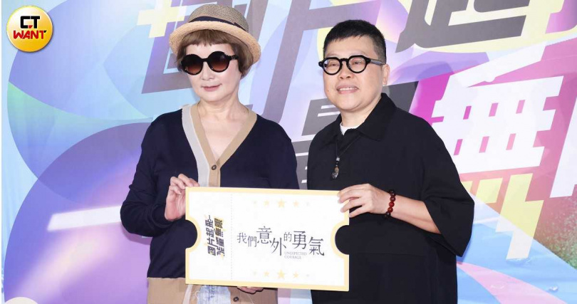 李烈（左）受監製葉如芬邀請客串《我意外的勇氣》。（圖／林士傑攝）
