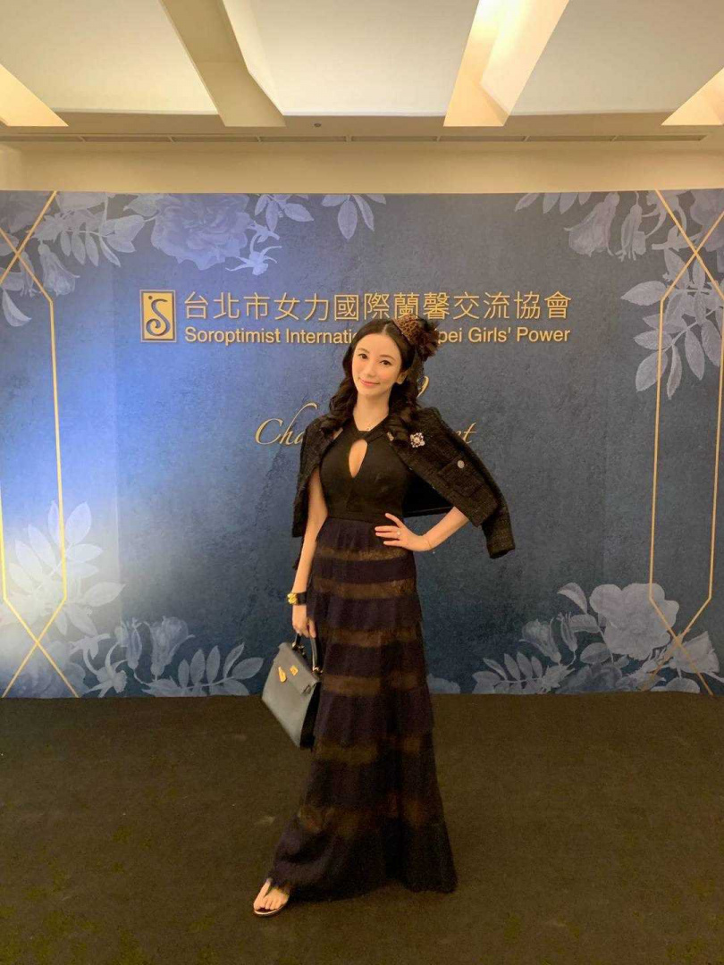 前凱渥名模鄭蕎蔓衰遭凱薩琳.孔鎖定霸凌和濫訴,苦心經營的事業也被波及。(圖/讀者提供)