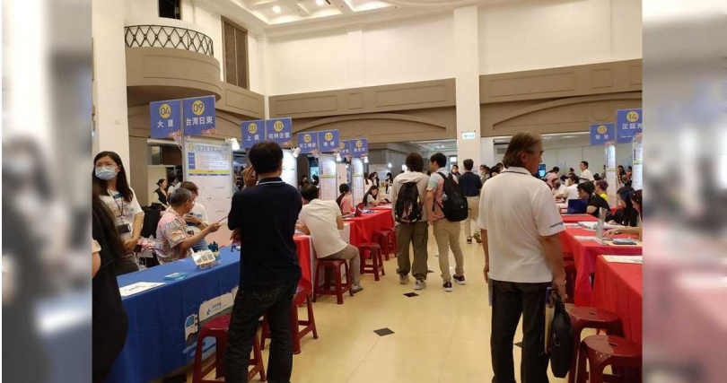 台中市勞工局積極辦理徵才活動。(圖/中國時報記者陳淑娥攝)