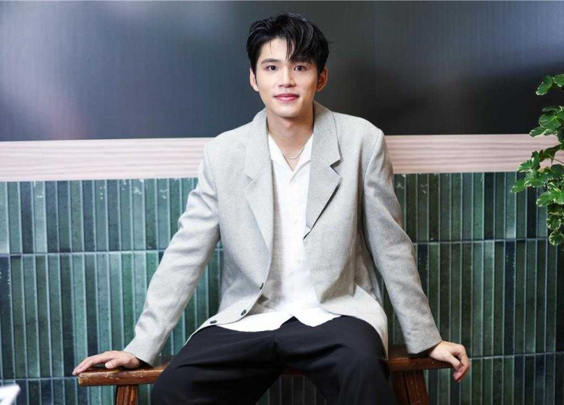 王品澔用行動表達愛意,會貼心安排父母出遊。(圖/陳俊吉攝)