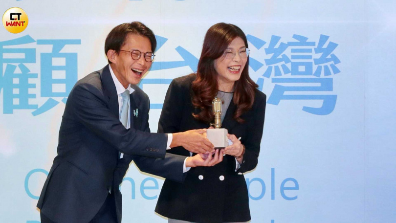 藍白兩黨主席日前展開會談,目標先透過智庫對建立合作共識,盼未來協調推出最強候選人組合。(圖/周志龍攝)