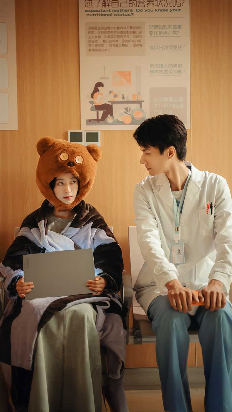 周雨彤在劇中與婦產科醫生搞曖昧。（圖／中天娛樂台提供）