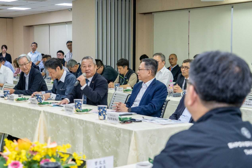 台電昨日舉行「台灣電力學校座談會」，邀集交通運輸、醫療院所、通訊電信及商場百貨等用戶高階主管參與，台灣高鐵公司總經理陳惠裕於交流環節表示，期待電力學校培育更多電力系統人才，強化電力韌性。（圖片提供／台電）