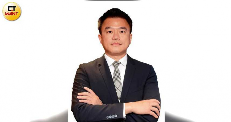 「大家地產」董事長卓家雄被陳俊發父子爆料,不但以偽造文書方式申請危老重建條例,還不讓陳家選屋。(圖/王永泰攝)