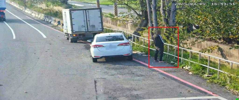 嘉義縣環保局建置太陽能全天候監視器，去年3月到今年7月，已取締4026件違規，隨地便溺占61％最高。（圖／嘉義縣環保局提供）