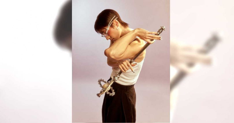 陽剛與柔美的交織，讓他很滿意這樣全新的面貌。（圖／百澤娛樂）