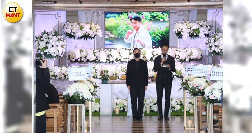 張振寰告別式僅兒子張熙宇一人進行家祭。（圖／焦正德攝）