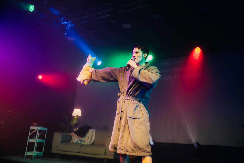 演唱會呈現他真實的一天，還穿上浴袍敷著面膜上台。（圖／寬宏藝術）