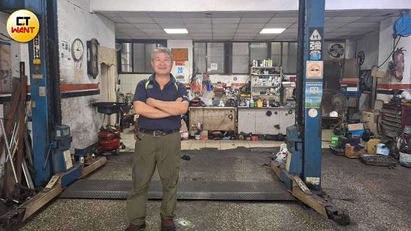 以前承德路和文林北路形成一個中古車產業鏈,現在該路段仍可見一些汽車保養廠、零件批發商行。(圖/林榮芳攝)