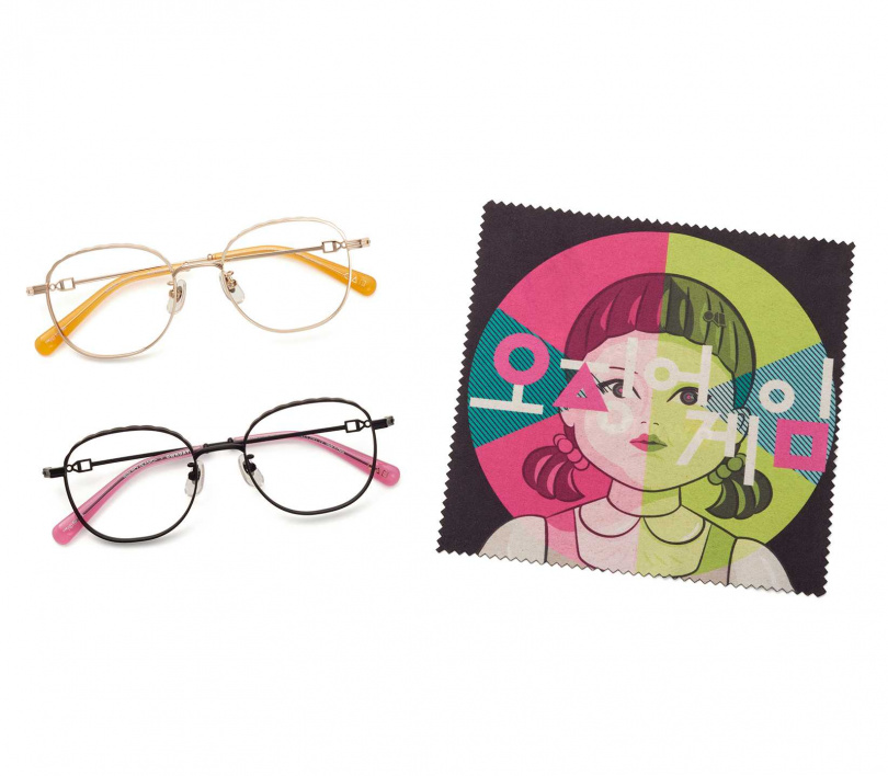 「英熙」款眼鏡與專屬眼鏡布／3,990元（圖／品牌提供）