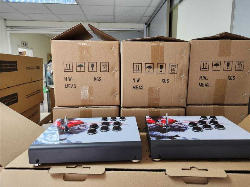 刑事局智慧財產權偵查大隊查獲不法賣家涉賣未授權遊戲軟體的遊戲機「月光寶盒」。(圖/翻攝畫面)