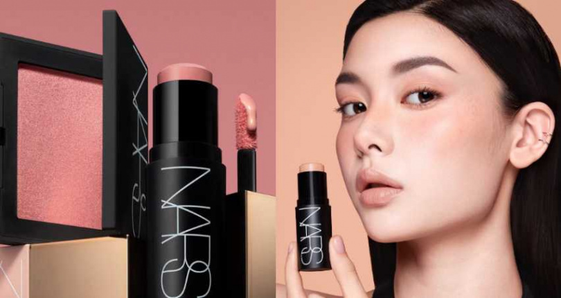 NARS 推出一支能展現多重妝效的美妝工具，輕盈貼膚，延展性極佳，妝感持久不厚重。NARS 高調炫色眼頰棒 1,350元（圖／品牌提供）