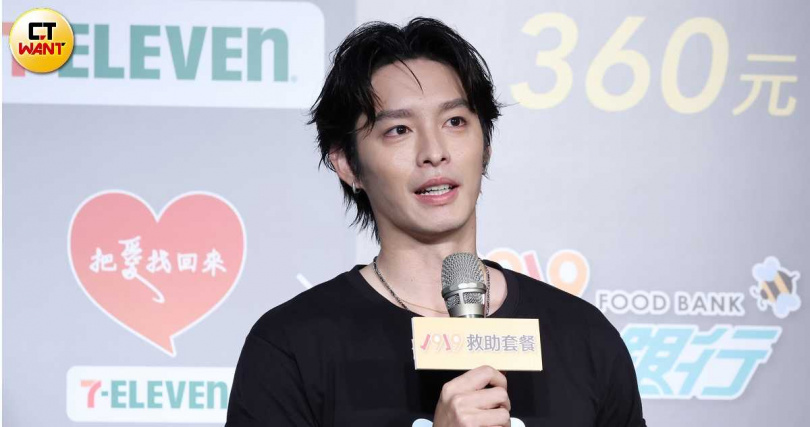 曹佑寧最近剛認養兩隻流浪貓。（圖／楊澍攝）