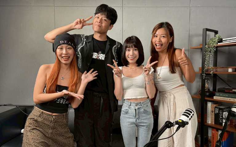 羅哥（羅世棠）光臨「歡迎光靈慢慢聊」PODCAST節目（左至右：凱莉、羅哥、凱順、伶伶）