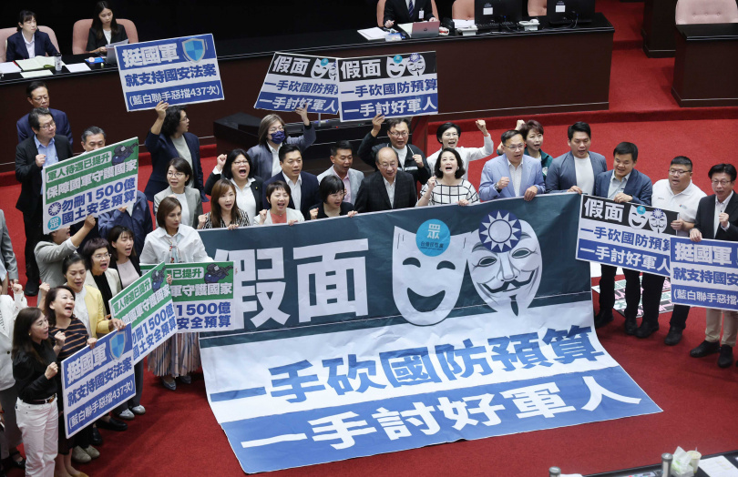 立法院三讀軍人加薪條例,政院並沒有提出覆議,115年中央政府總預算卻堅持不編列相關預算,讓藍白立委相當不滿,揚言不排除退回總預算(圖/報系資料照)