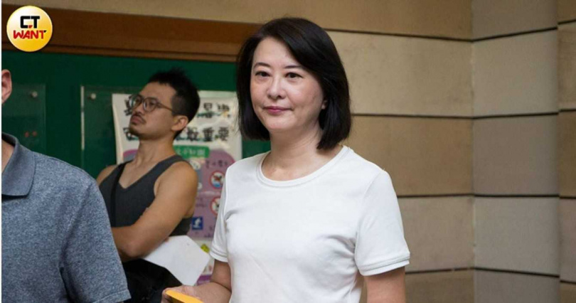 國民黨立委王鴻薇(中)曾在立委補選中打敗過吳怡農。(圖/黃威彬攝)