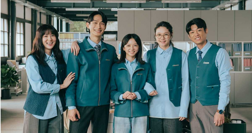 公視台語台職人輕喜劇《人生只租不賣》由林予晞(左起)、黃河、 陳姸霏、王真琳、謝章穎組成「租管五人幫」。（圖／公視台語台）