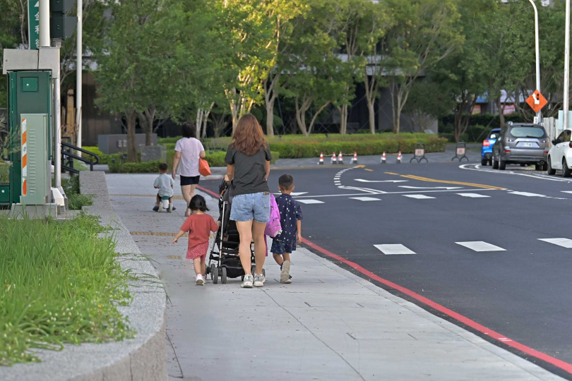 楠梓區金和街新設人行道。（圖片提供／高雄市政府工務局）