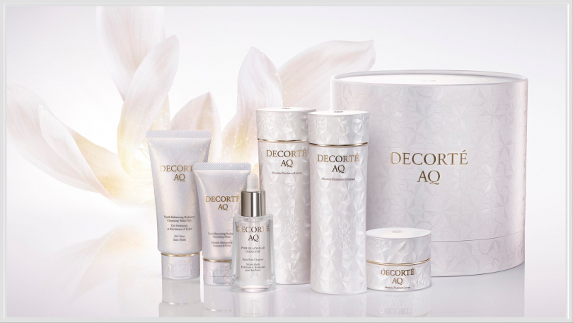 黛珂AQ煥妍光采美肌禮盒II，內含AQ煥妍卸粧凝膠60g、AQ煥妍洗顏霜30g、AQ煥妍柔膚乳(一般型)100mL、AQ煥妍潤膚露(一般型)100mL、AQ煥妍新生晚霜10g、AQ淨透毛孔美容油15mL / 4,300元。（圖／品牌提供）