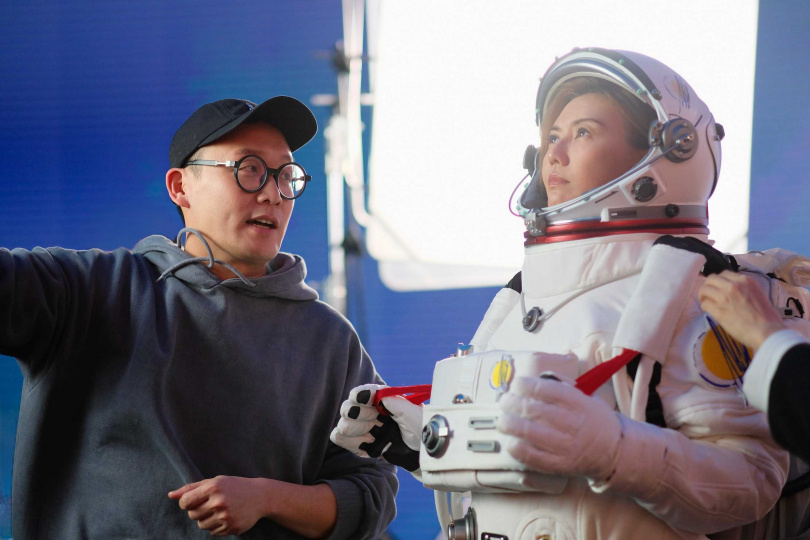 孫燕姿與擅長以寫實筆觸描摹都市生命剖面的電影導演蘇三毛合作新歌MV。（圖／Make Music提供）