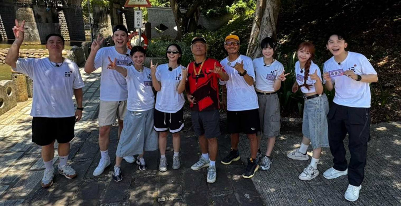 吳宗憲率領KID與黃豪平、蘿莉塔、盧學叡、無尊、聖恩、曾薀帆、吳心緹一起登場。(圖/綜藝玩很大提供)
