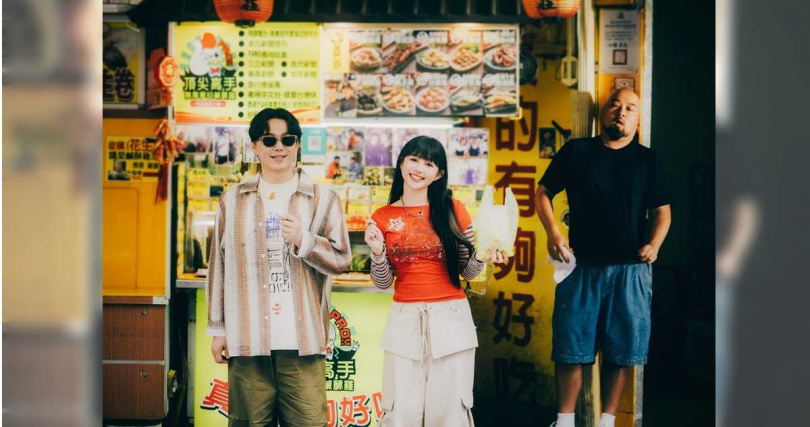 琳誼與蕭煌奇拍MV時吃遍美食，並找來美麗本人客串老闆。（圖／相映音樂提供）