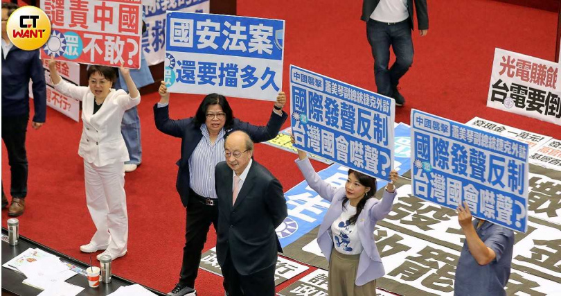 綠營這個會期強打「抗中保台」議題,痛批以傅崐萁為首的國民黨立委「毀憲亂政」,但傳出花蓮在地鄉親的看法與台北政治人物有很大的不同(圖/周志龍攝)