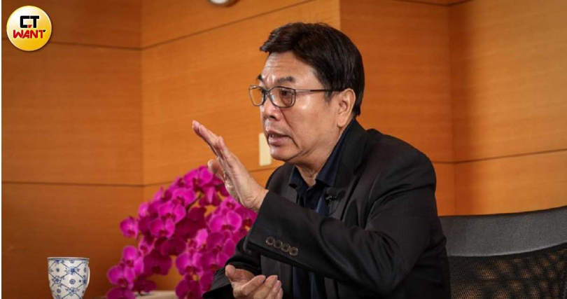 新北市副市長劉和然(圖)認為公車站牌融入地方故事是在地文創典範。(圖/劉耿豪攝)