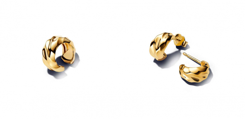 自然波紋耳扣／2,080元，自然波紋耳環／3,280元（圖／品牌提供）