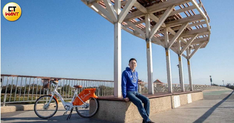 竹北市長鄭朝方（圖）預告，9月市民活動中心綜合大樓將搶先開放地下停車場。（圖／劉耿豪攝）