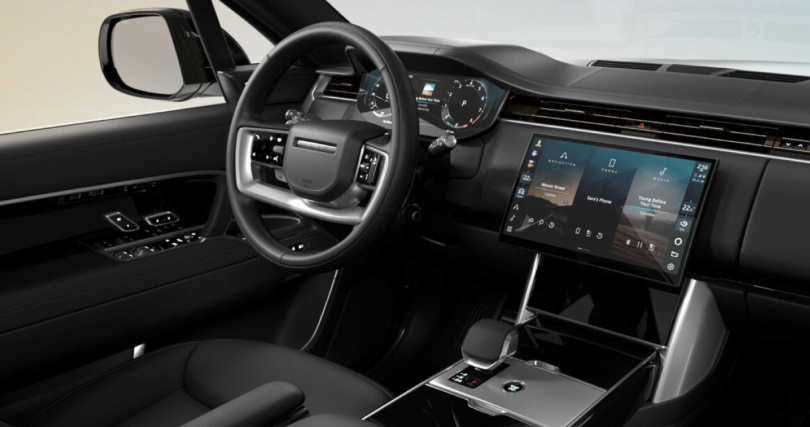 中央儀表採用 13.7 吋全數位儀表與 13.1 吋曲面玻璃觸控螢幕，營造乾淨俐落的駕駛介面；搭載 Pivi Pro 車輛資訊娛樂系統，整合多數車輛控制功能一鍵快速控制，提供便捷的操作體驗。（圖片提供／Range Rover）