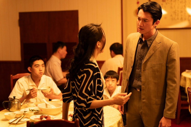 吳慷仁年紀雖然跟孫淑媚差不多，但因孫淑媚出道早，吳慷仁笑說自己是「聽她歌長大的」。（圖／華映娛樂提供）