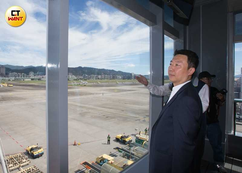 交通部長陳世凱擬推動與大型演唱會合作、保留部分票源給海外旅行社,希望吸引更多國際旅客來台觀光。(圖/黃威彬攝)